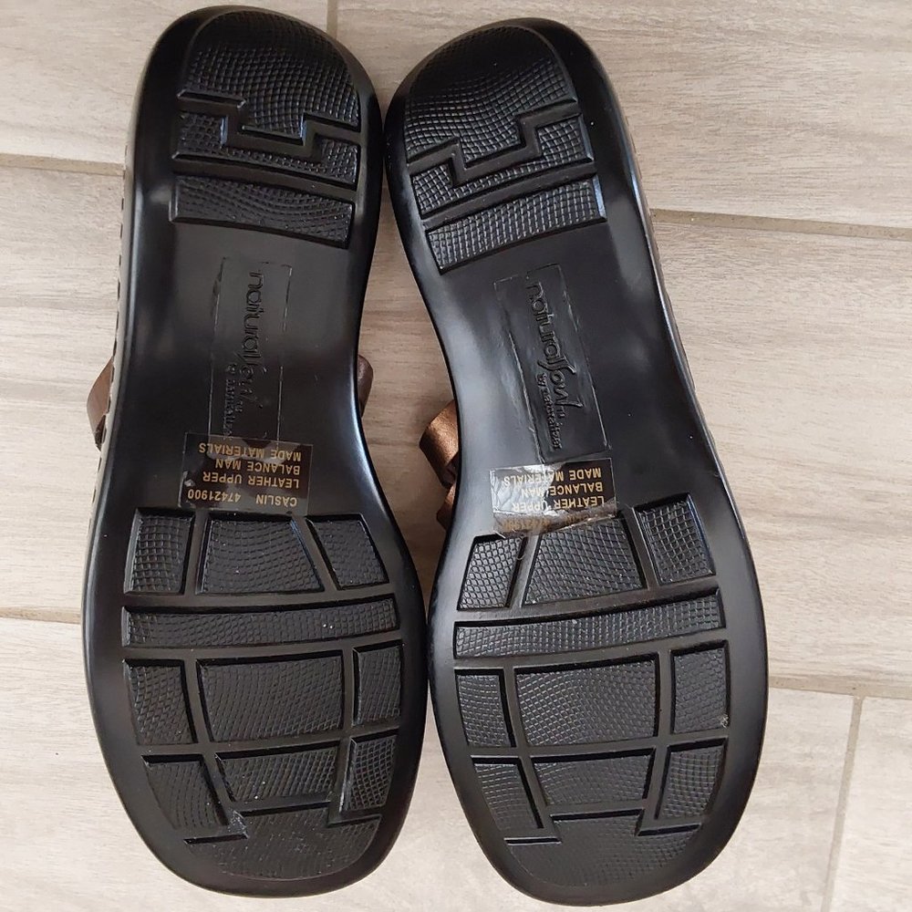 Natural Soul NWOB Caslin Metallic Leather Slip On Flat Sandal.  Size 9 Narrow - Picture 7 of 8